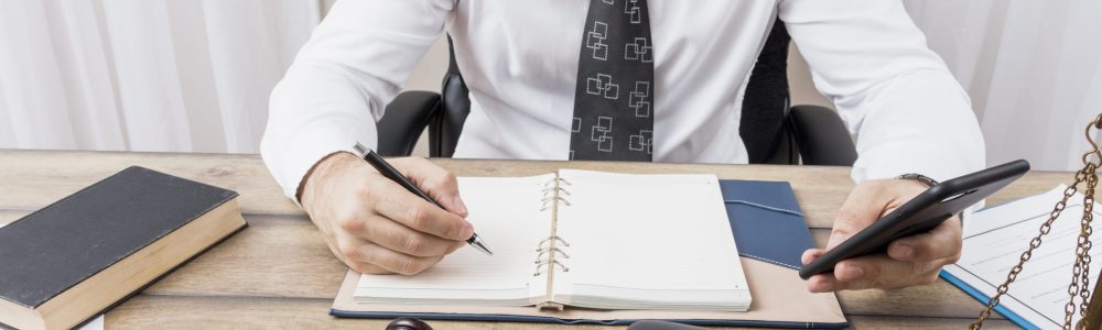 lawyer-with-smartphone